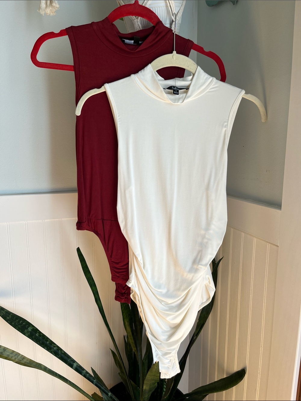 2 pack-Lulu’s Sleeveless Mock Neck Bodysuit - Ivory and Burgundy